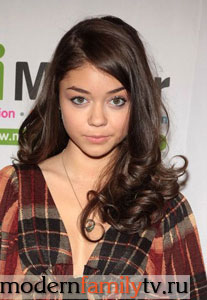   (Sarah Hyland)